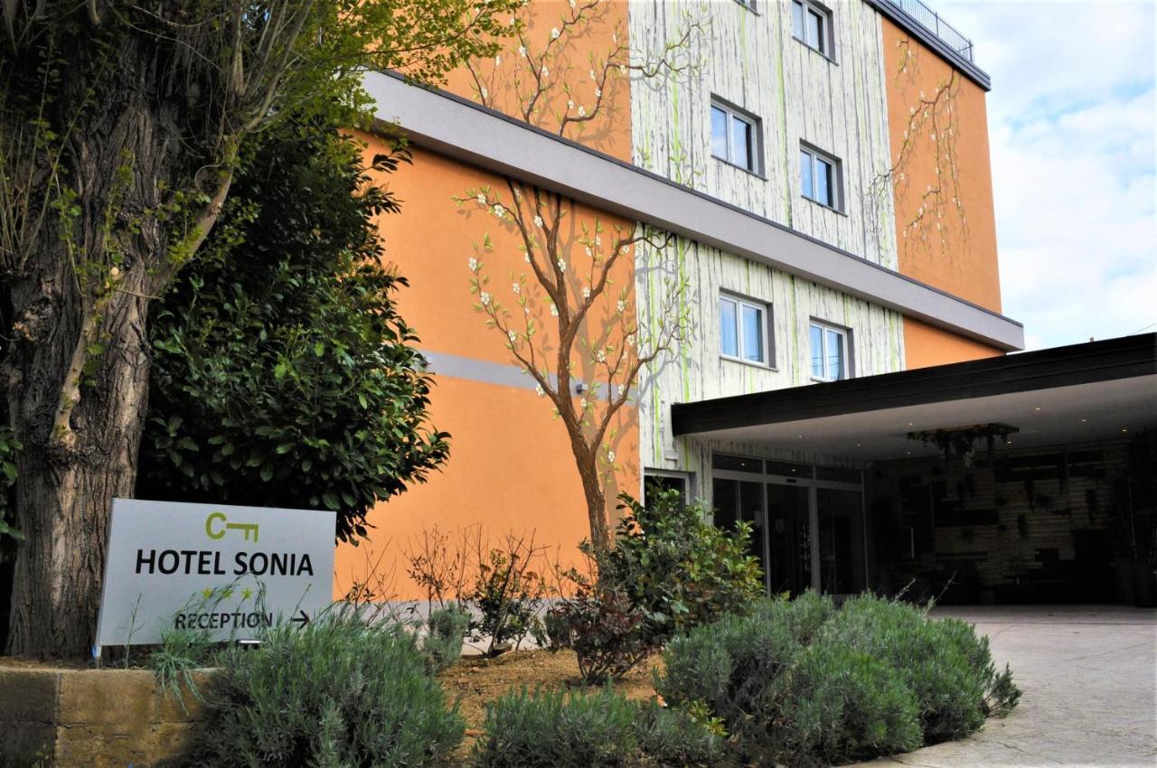 Hotel Sonia Aquilinia ภายนอก รูปภาพ