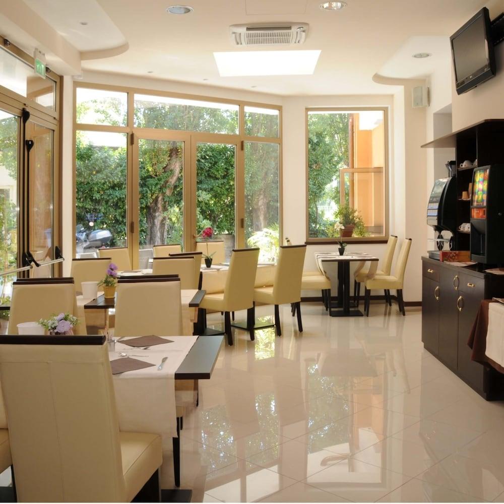 Hotel Sonia Aquilinia ภายนอก รูปภาพ