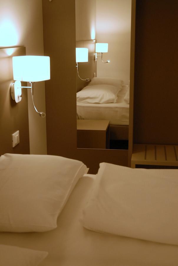 Hotel Sonia Aquilinia ภายนอก รูปภาพ