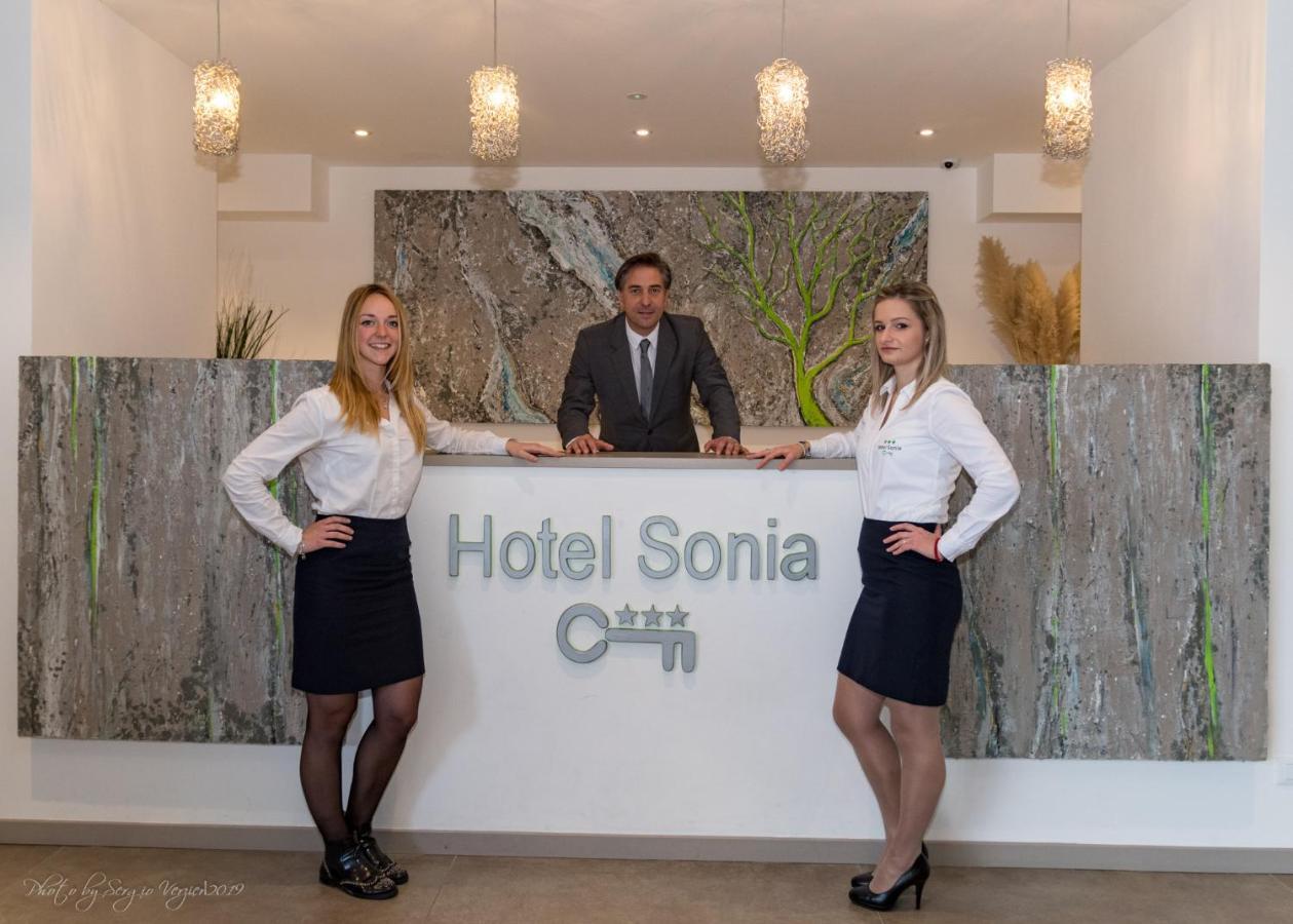 Hotel Sonia Aquilinia ภายนอก รูปภาพ