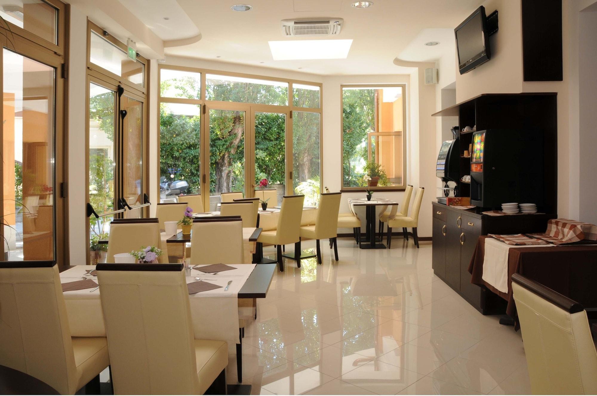 Hotel Sonia Aquilinia ภายนอก รูปภาพ