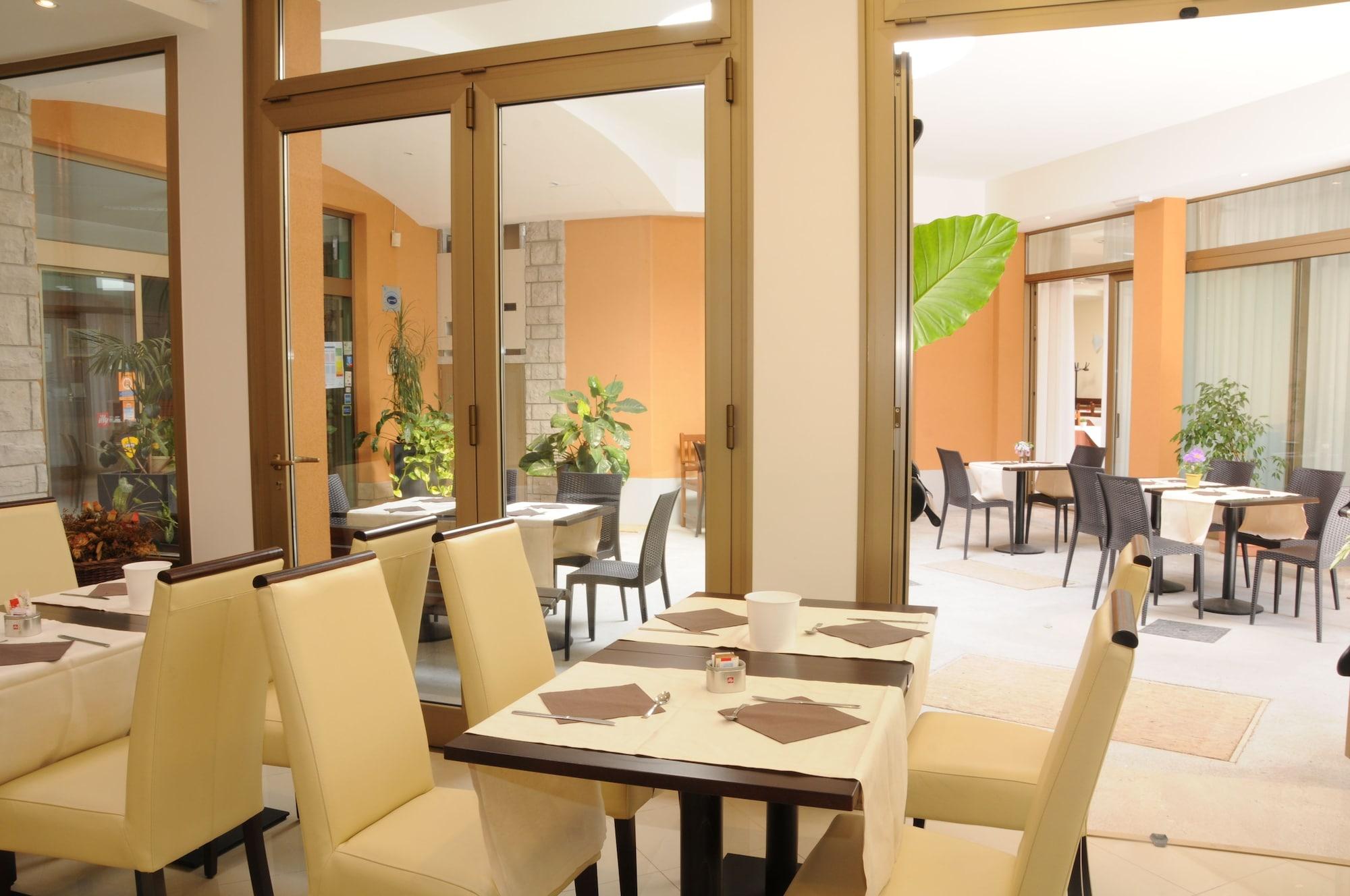 Hotel Sonia Aquilinia ภายนอก รูปภาพ