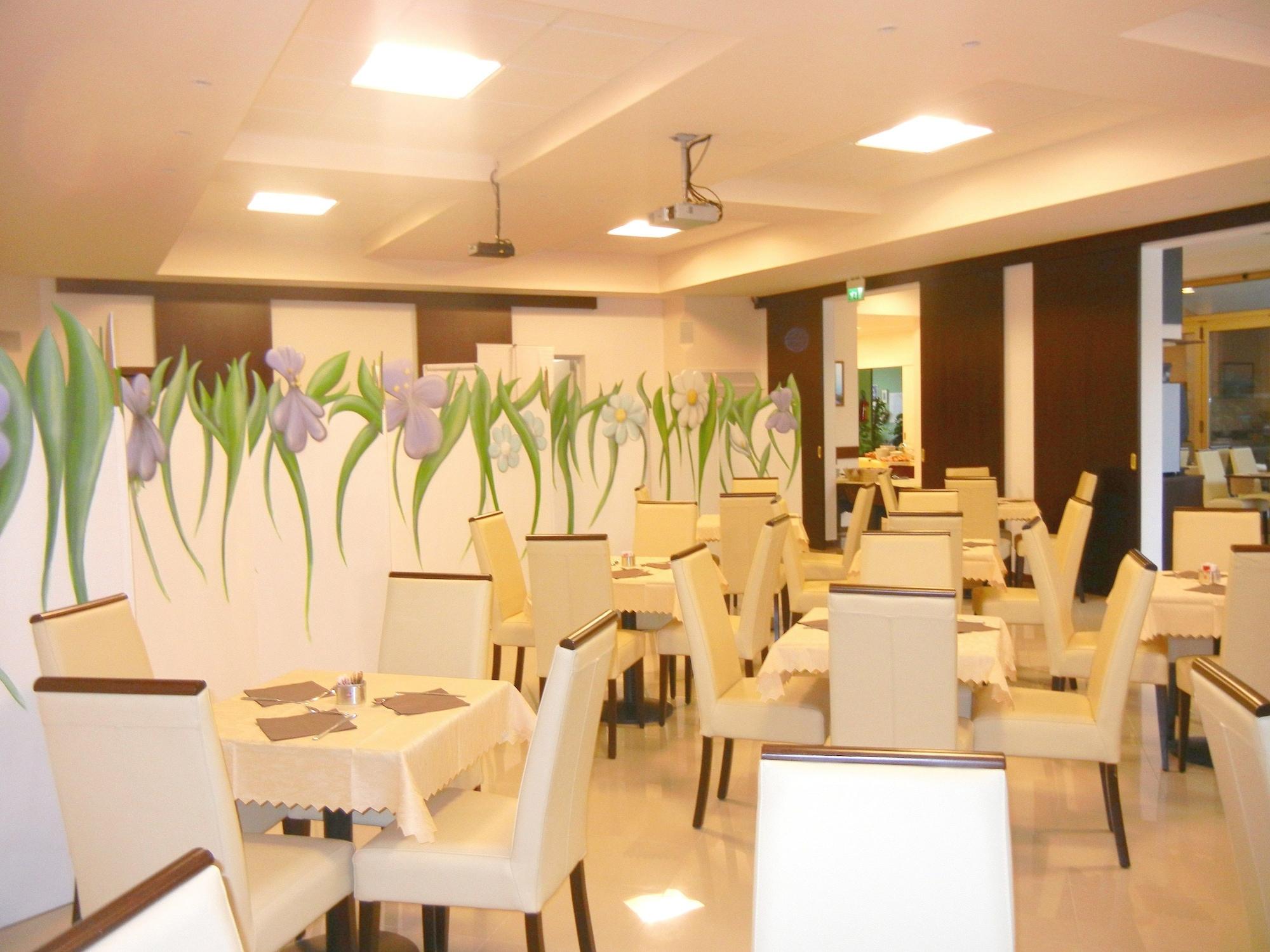 Hotel Sonia Aquilinia ภายนอก รูปภาพ