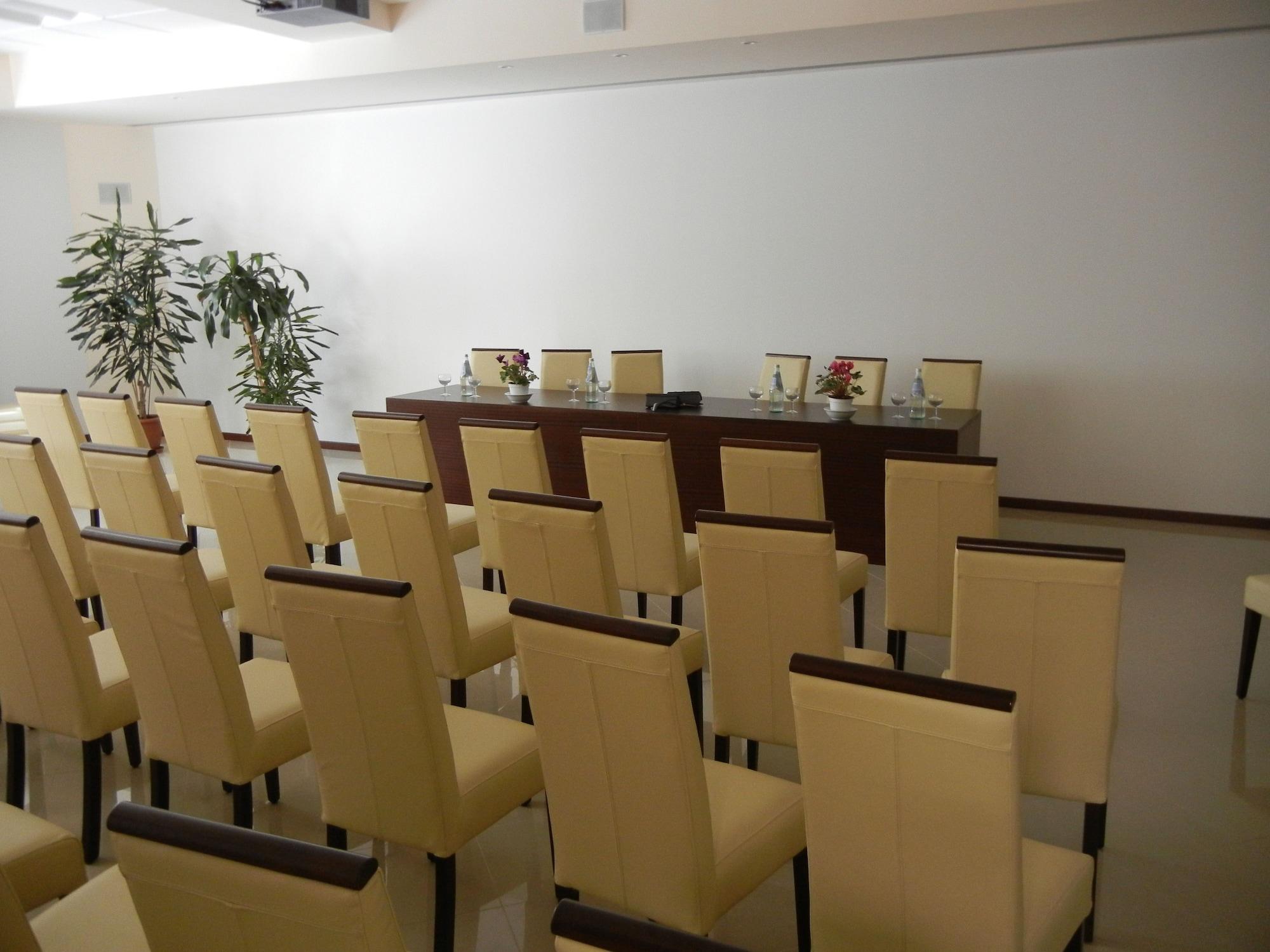 Hotel Sonia Aquilinia ภายนอก รูปภาพ