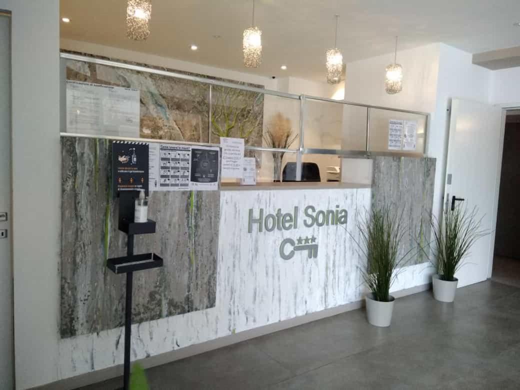 Hotel Sonia Aquilinia ภายนอก รูปภาพ
